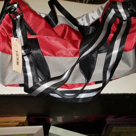 Maroon VS Pink duffle bag - Picture 4 of 4